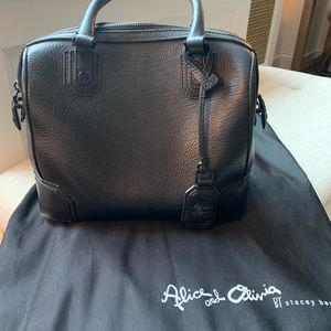 Olivia Handbag. Black pebble leather.